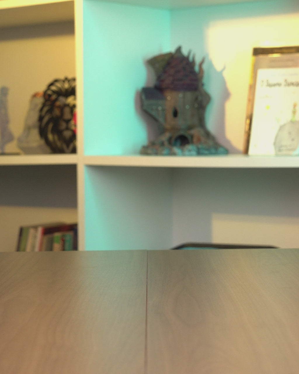 Flow Stand — Headset & Phone Holder